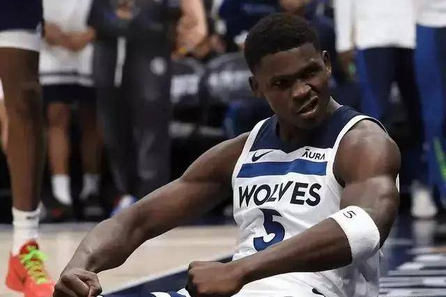 字母利拉德缺阵米神29+12 雄鹿大胜步行者2-3