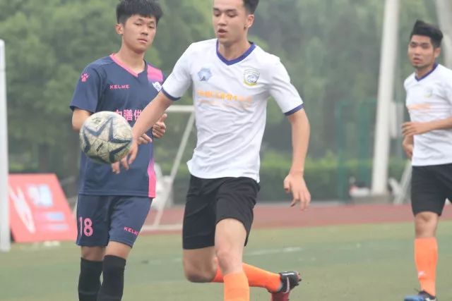 邮报：C罗因合同无法和家人一起滑雪